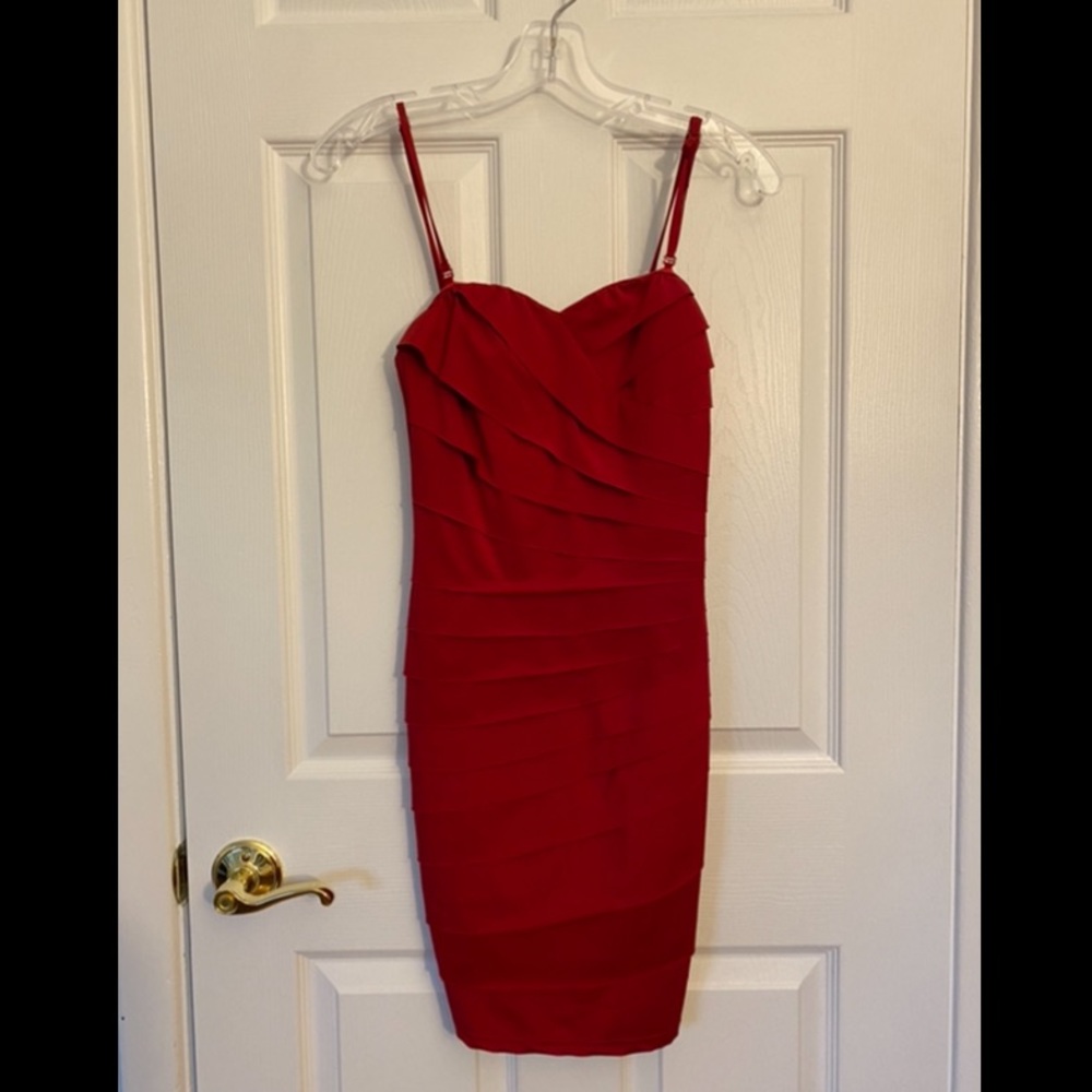 En Créme Strapless Red Bodycon Dress in S